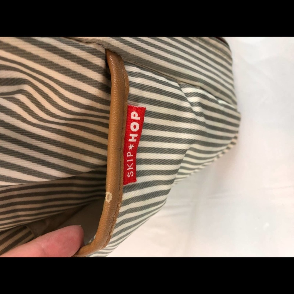 Skip Hop Messenger French Striped Diaper Bag - Picture 11 of 15